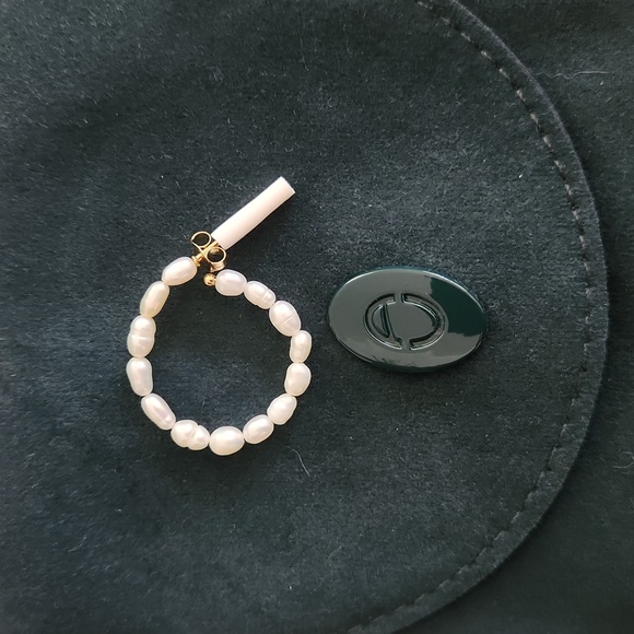 Pearl hoop nwot - Picture 1 of 1